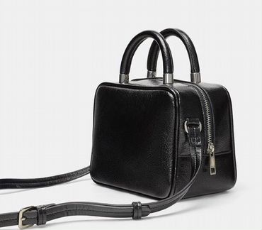 Сумка Zara с заклёпками в отличном состоянии