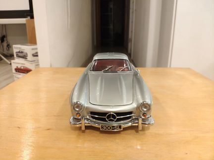 Minichamps Mercedes 300SL 1:18 серебро