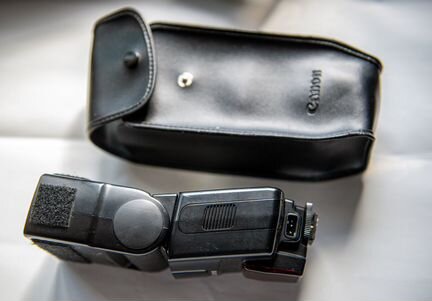 Вспышка Canon Speedlight 550 EX