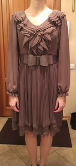 Фирменное платье с поясом Carla