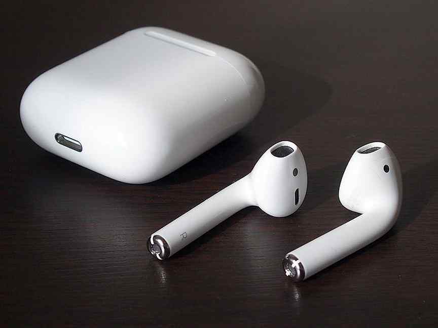 Airpods 2 с зарядным футляром. Аирподц 2. AIRPODS 2016. AIRPODS (2nd Generation). Наушники Apple AIRPODS Pro 2nd Generation чехол в комплекте.