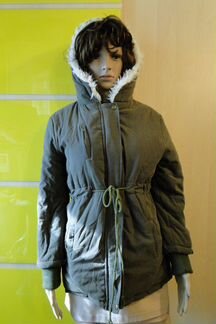 Парка с мехом и капюшоном