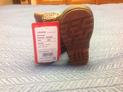 Продам новые резиновые сапоги Reima