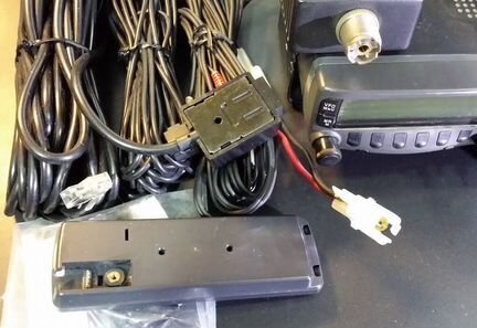 Радиостанция автомобильная TM-733A 144/430