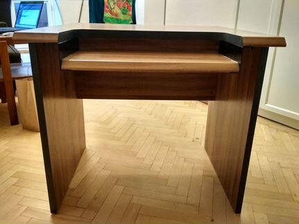 Стол/письменный/компьютерный