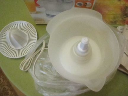 Соковыжималка модель Philips HR 2737