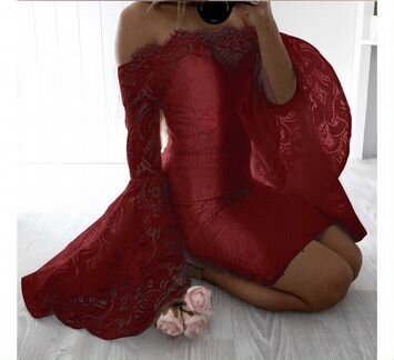 Платье с расклешенными рукавами