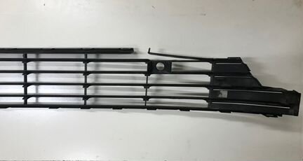 Оригинальная б/у решётка радиатора VW Passat CC B7