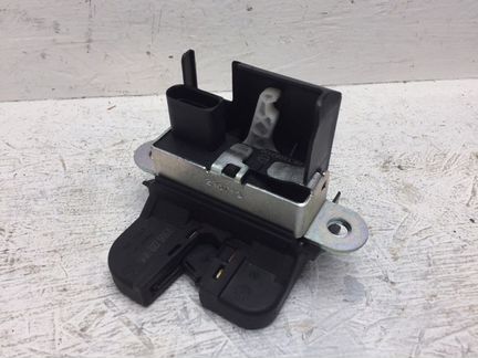 Замок багажника задний Volkswagen Tiguan 2.0 tfsi