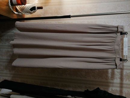 Бежевые струящиеся брюки zara
