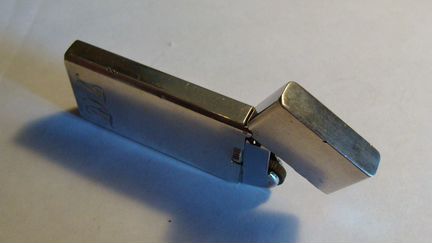 Зажигалка серебряная старинная газовая