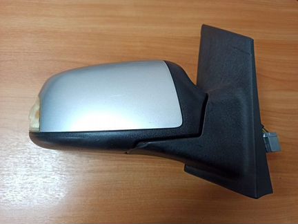 Зеркало правое Форд Фокус 2 с поворотником (Серебр