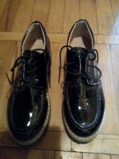 Лакированные ботинки