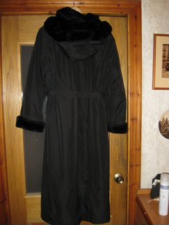 Пальто зимнее с капюшоном новое р.48-52