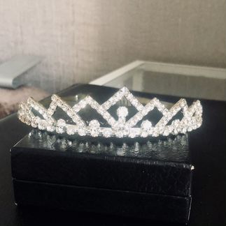 Диадема с камнями Swarovski